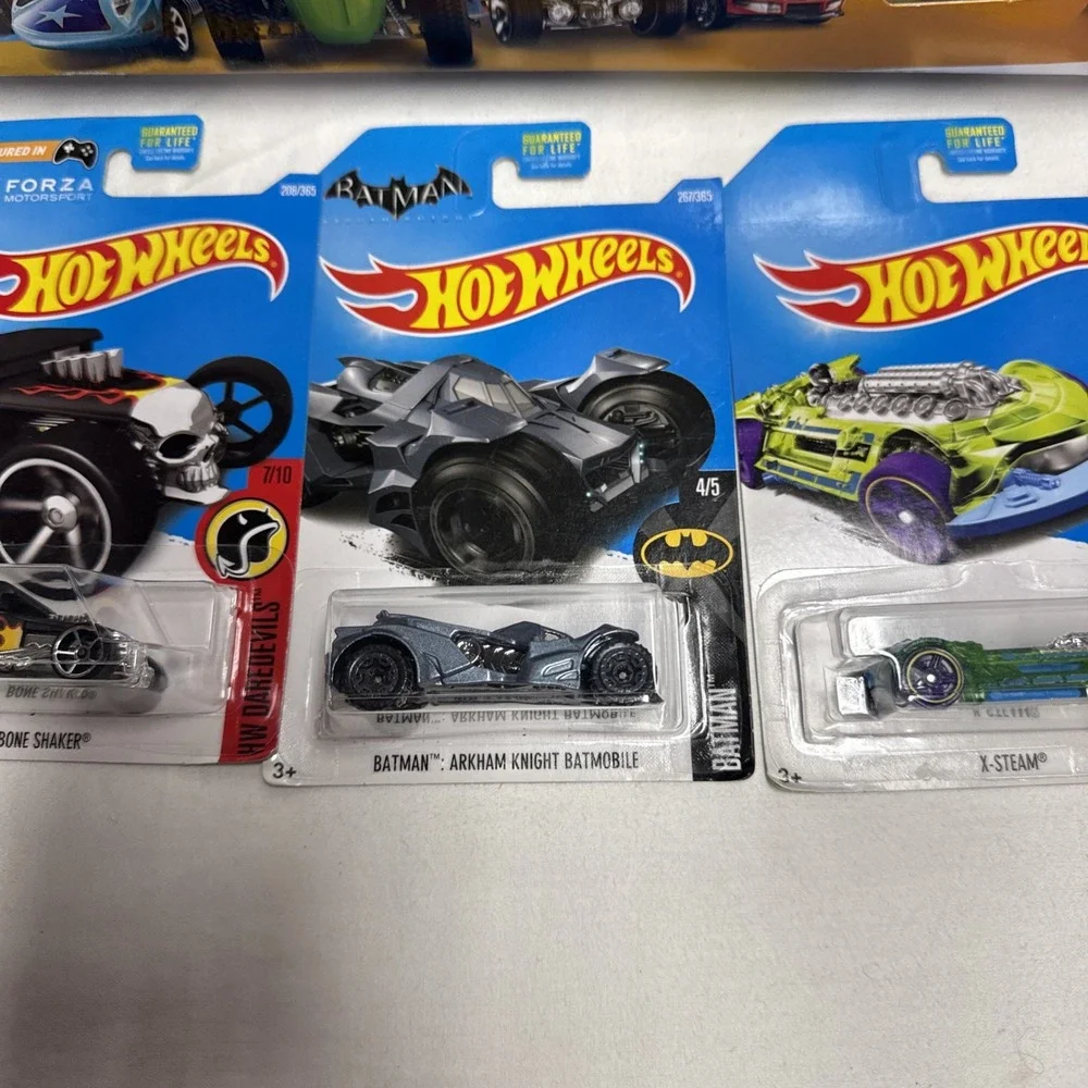 Hot Wheels Lot Of 24 Cars 1982, 2015 And 2025